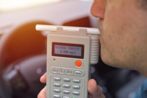 Abogado con experiencia en defensa de DUI por cargos de conducir ebrio en el área de Denver