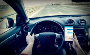 ¿Cuáles son las distracciones más habituales al volante?
